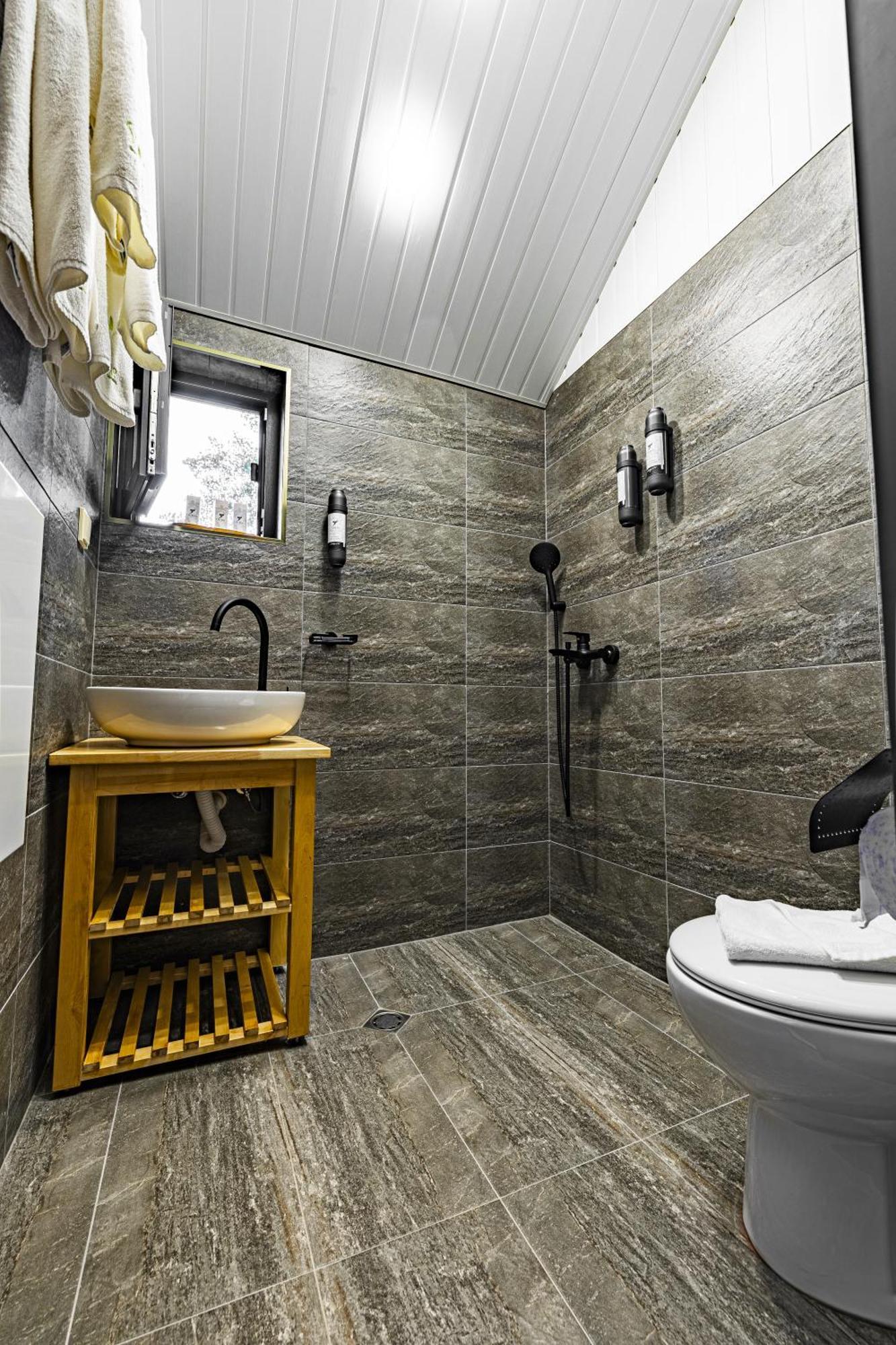 Saint Constantine Mountain Retreat Hotell Peshtera  Exteriör bild